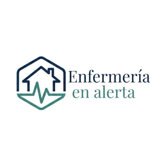 Enfermera de Enfermería en Alerta brindando cuidado profesional a un adulto mayor en su hogar