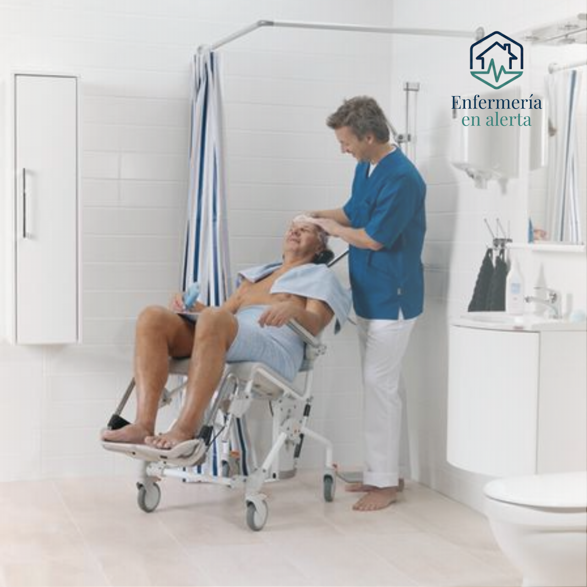 Baño asistido a domicilio para una persona que requiere apoyo de higiene